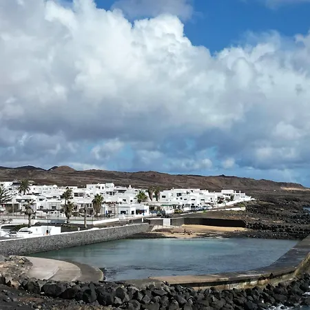 Feriehus Bayside Kalendra Rofe Un Retiro Escondido Junto Al Mar Guatiza