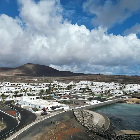 Bayside Kalendra Rofe Un Retiro Escondido Junto Al Mar * Guatiza