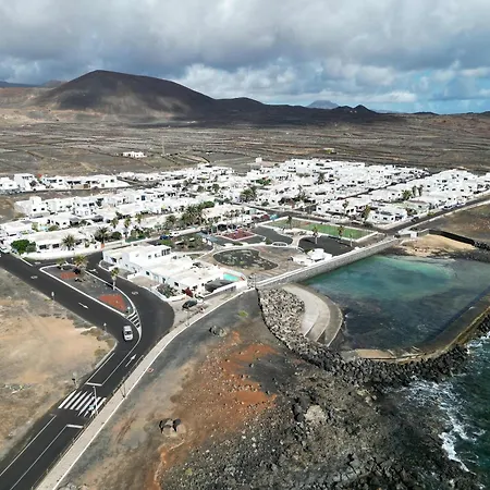 Bayside Kalendra Rofe Un Retiro Escondido Junto Al Mar * Guatiza